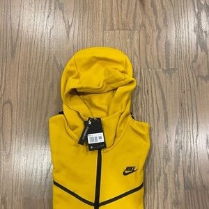 Nike tech fleece yellow brand new size small